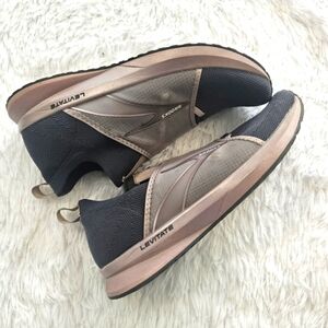 Brooks levitate 4 running shoe rose gold/ gray size 10 5